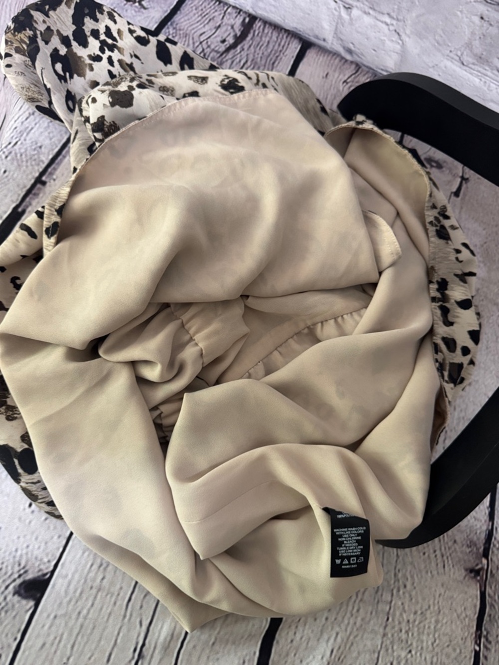 Like new Vince Camuto Animal Print Long Sleeve Blouson Dress - Black & Cream - Picture 10 of 10